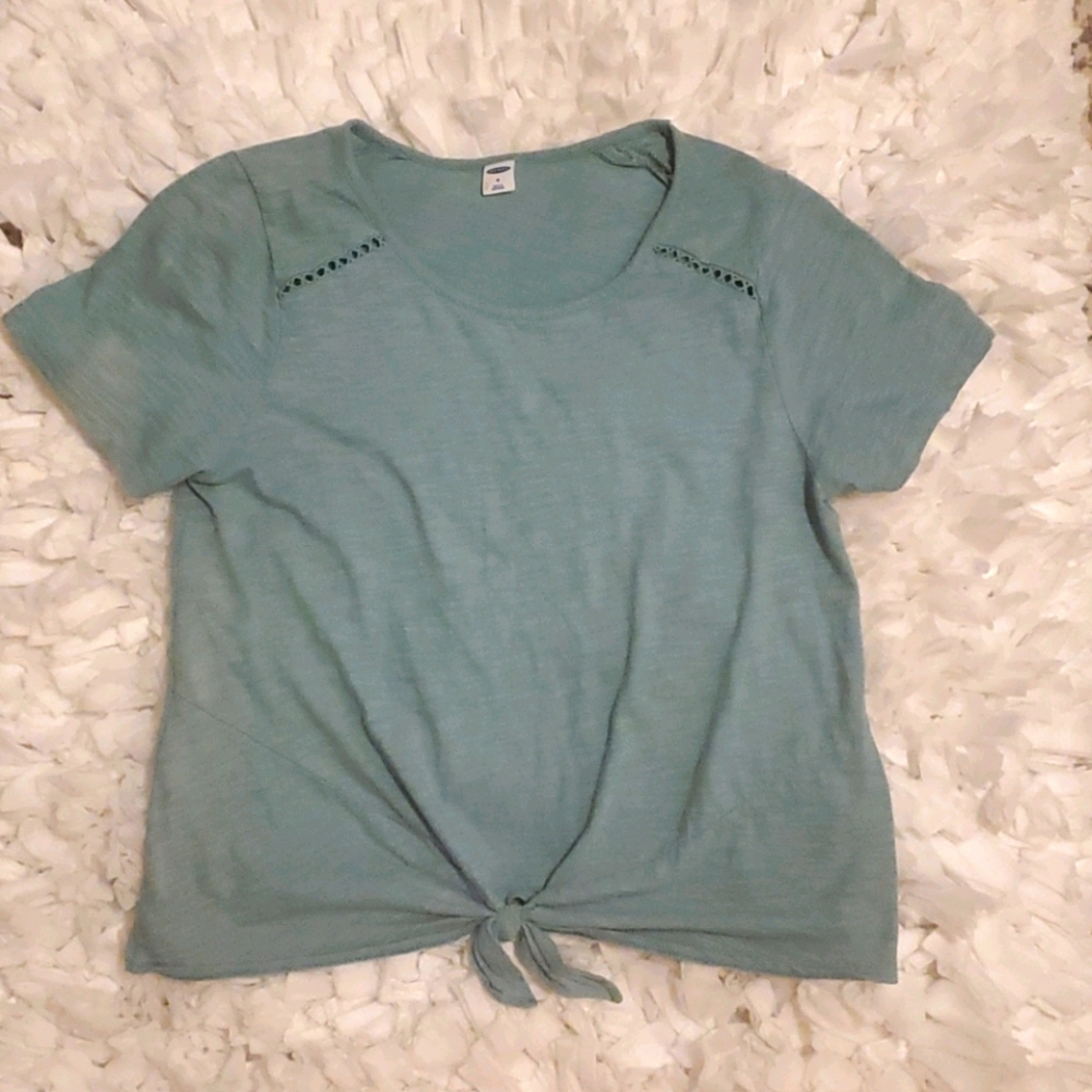 Old Navy Tee w/ Adorable details!! EUC!!
